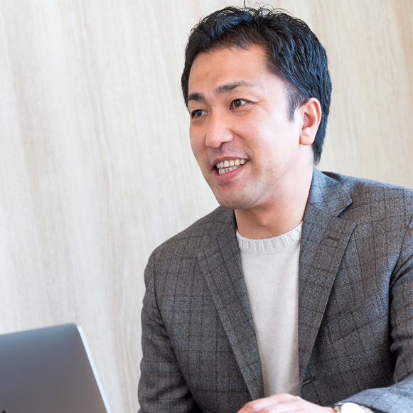 専務取締役　坂井 義栄